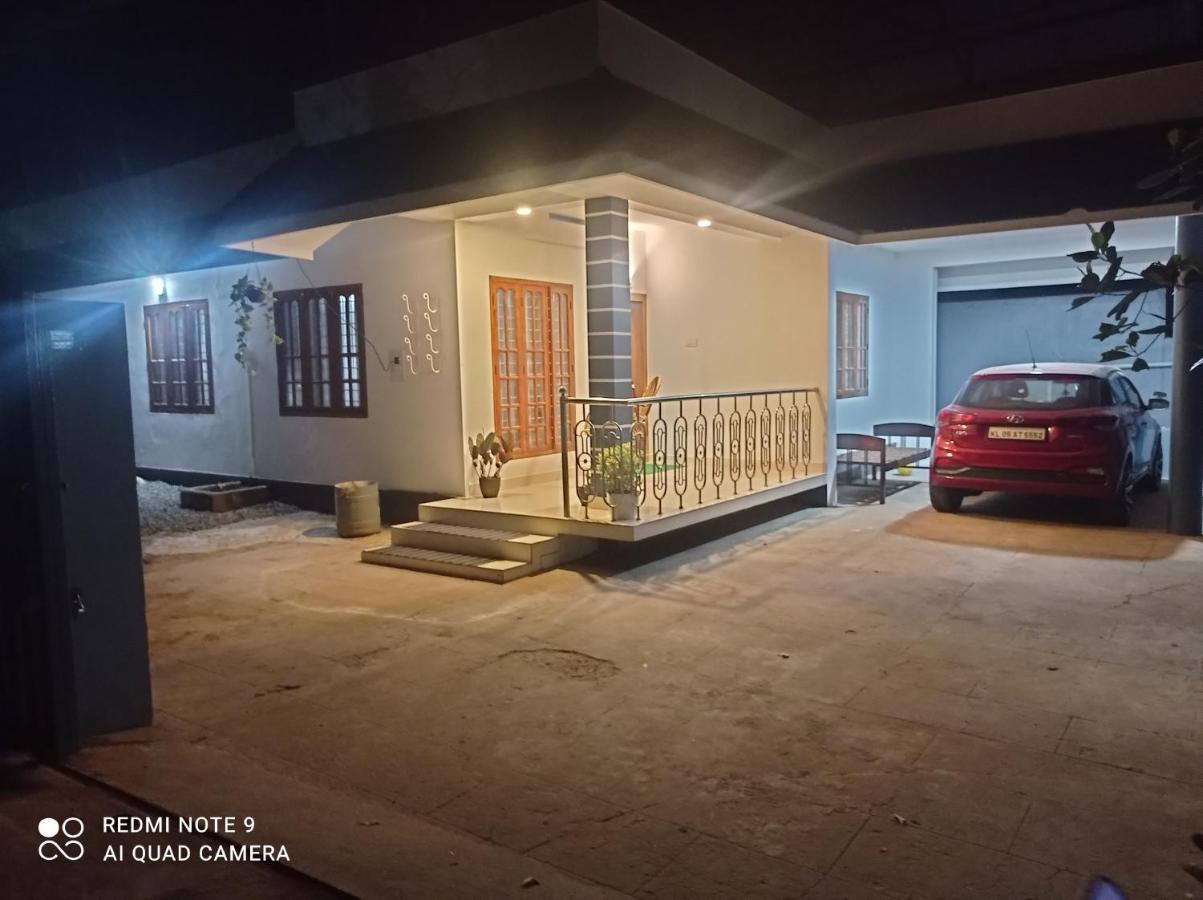 Fab House Apartment Thekkady Exterior photo